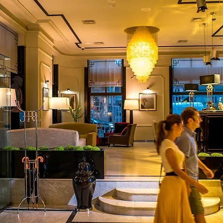 Готель Astoria