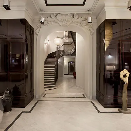 Готель Astoria