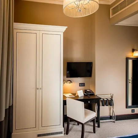 Готель Astoria 4*