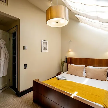Astoria Hotel 4*