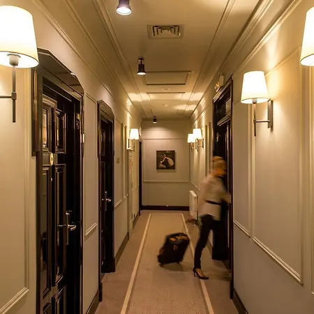 Astoria Hotel 4*